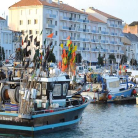 Pretty And Bright Studio With View On The Harbor Les Sables-d'Olonne Bagian luar foto