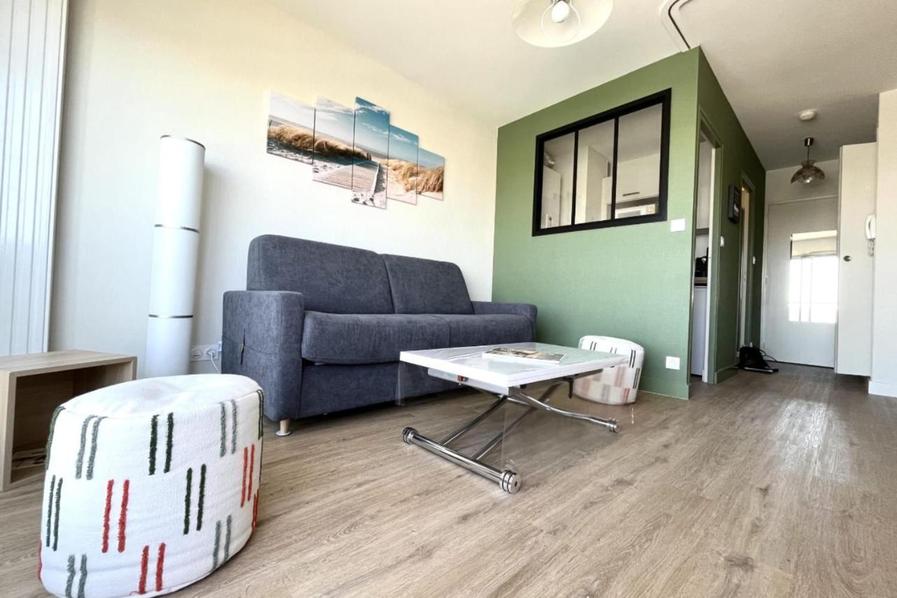 Pretty And Bright Studio With View On The Harbor Les Sables-d'Olonne Bagian luar foto