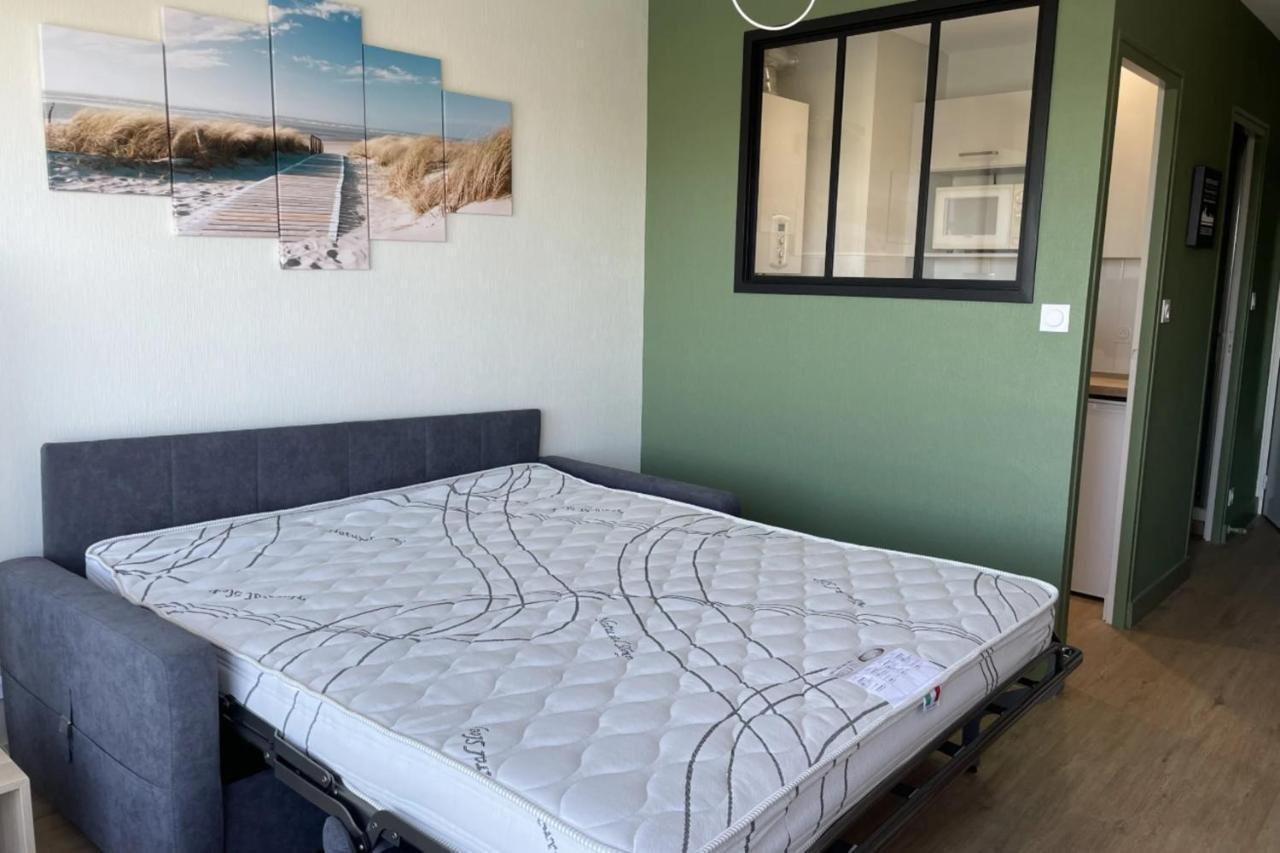 Pretty And Bright Studio With View On The Harbor Les Sables-d'Olonne Bagian luar foto